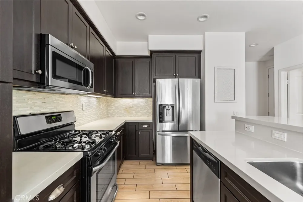 7611 Honor Van Nuys, CA 91405