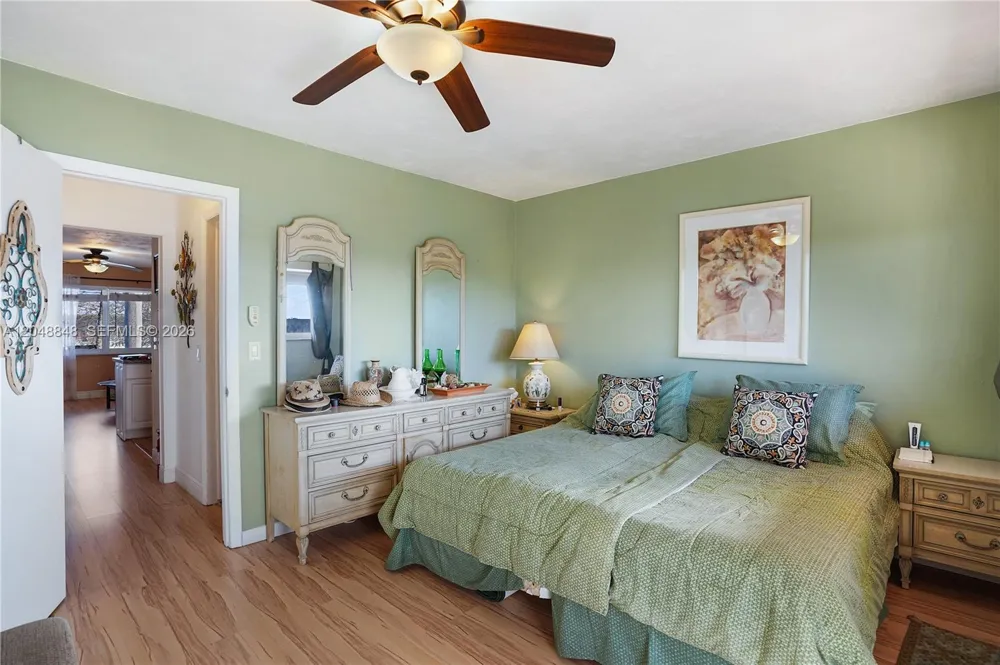 1000 SW 11 AVE #17E Hallandale Beach, FL 33009
