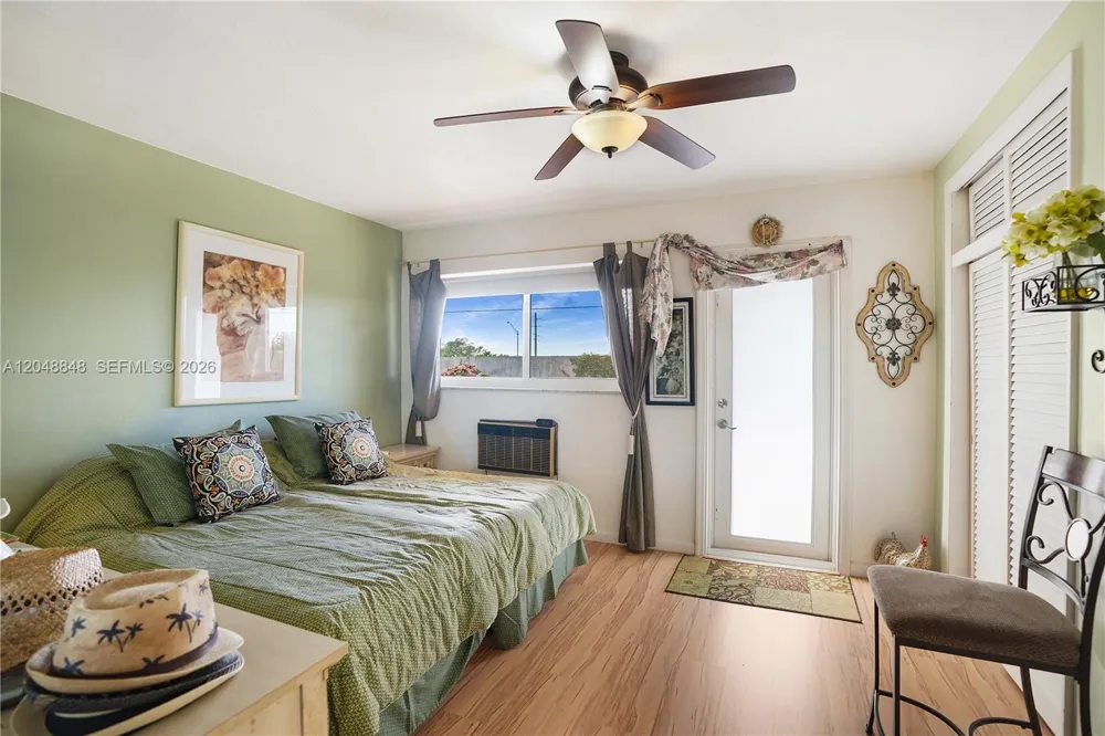 1000 SW 11 AVE #17E Hallandale Beach, FL 33009