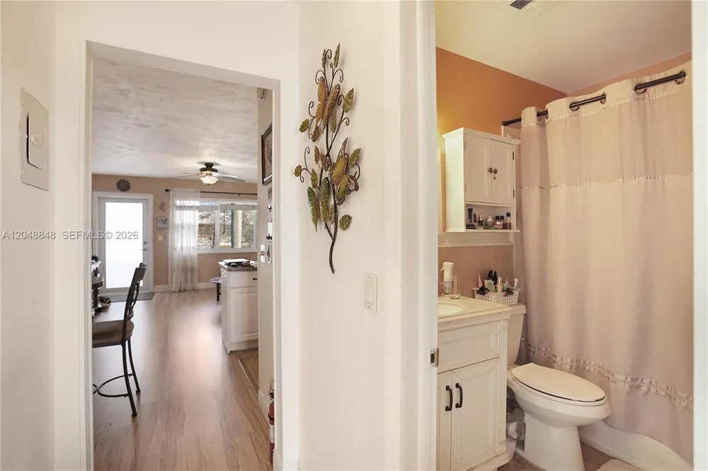 1000 SW 11 AVE #17E Hallandale Beach, FL 33009