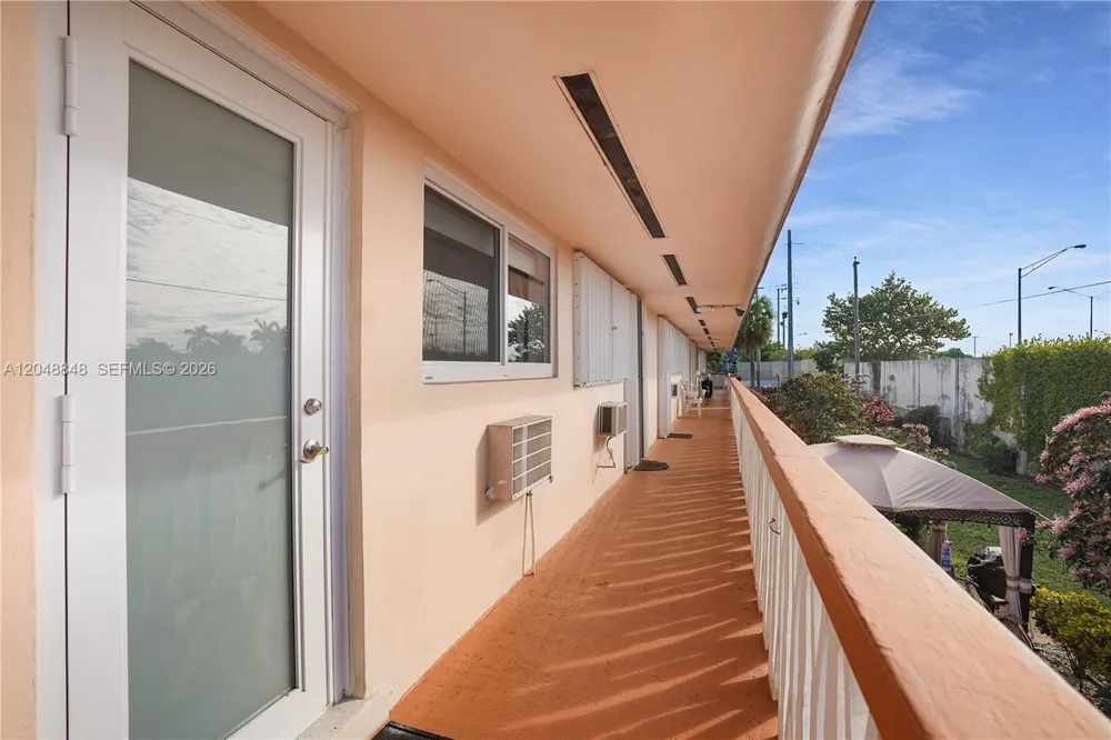 1000 SW 11 AVE #17E Hallandale Beach, FL 33009