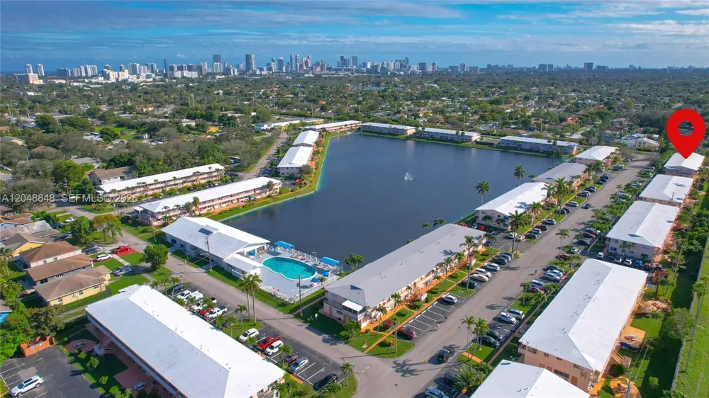 1000 SW 11 AVE #17E Hallandale Beach, FL 33009