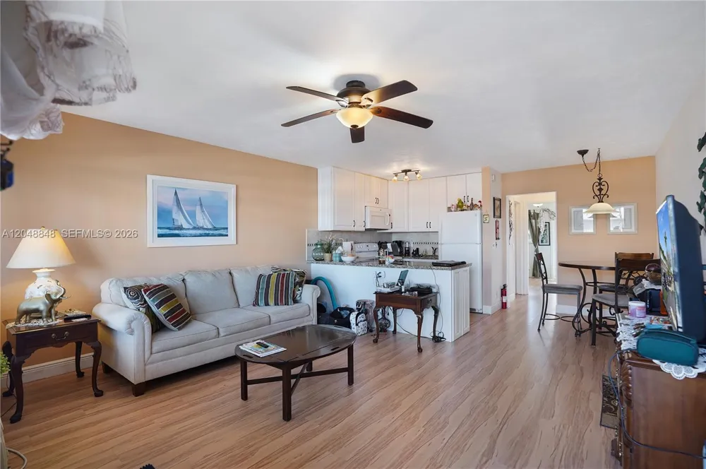 1000 SW 11 AVE #17E Hallandale Beach, FL 33009