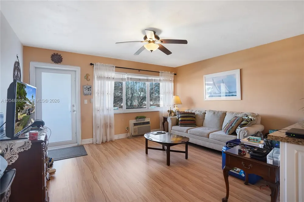 1000 SW 11 AVE #17E Hallandale Beach, FL 33009