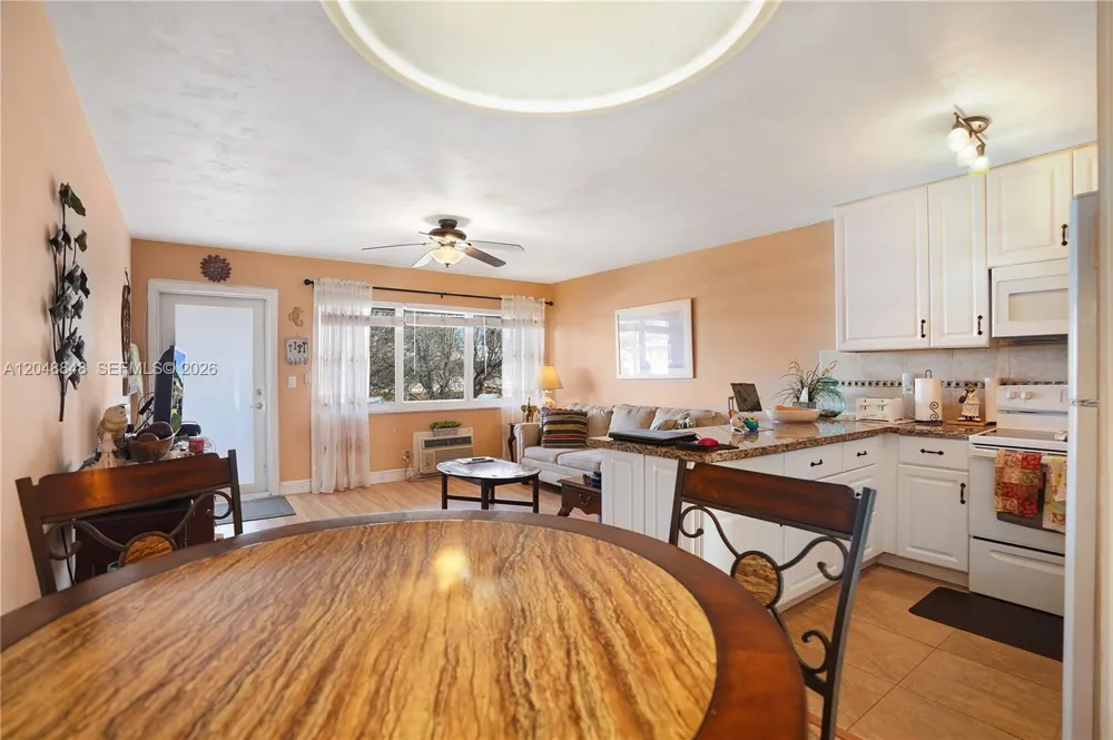 1000 SW 11 AVE #17E Hallandale Beach, FL 33009