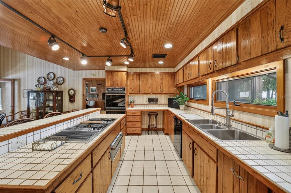 2411 SE 15TH STREET ocala, FL 34471