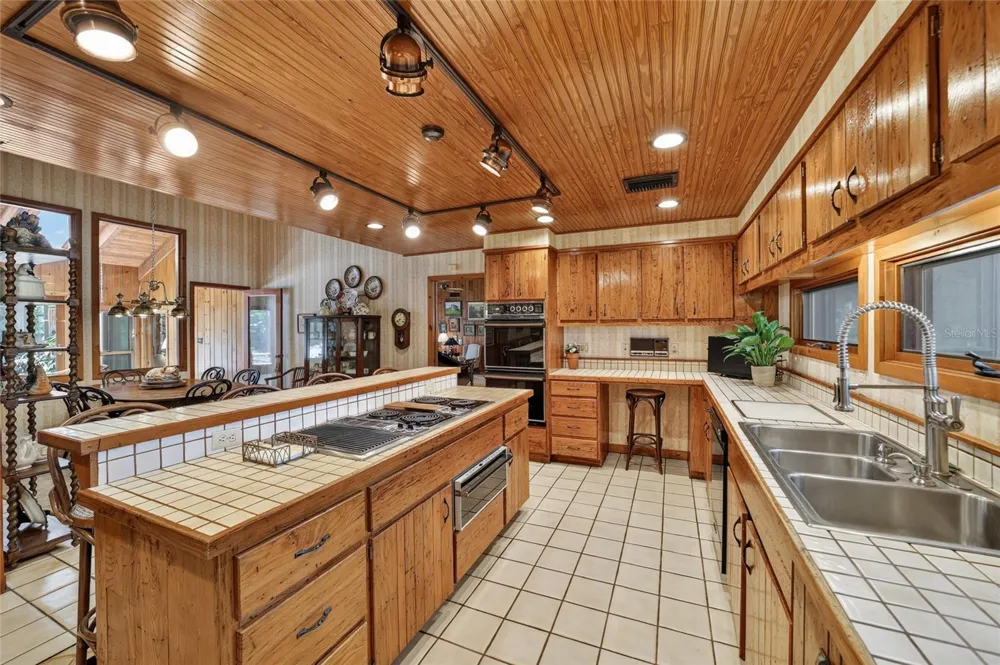 2411 SE 15TH STREET ocala, FL 34471