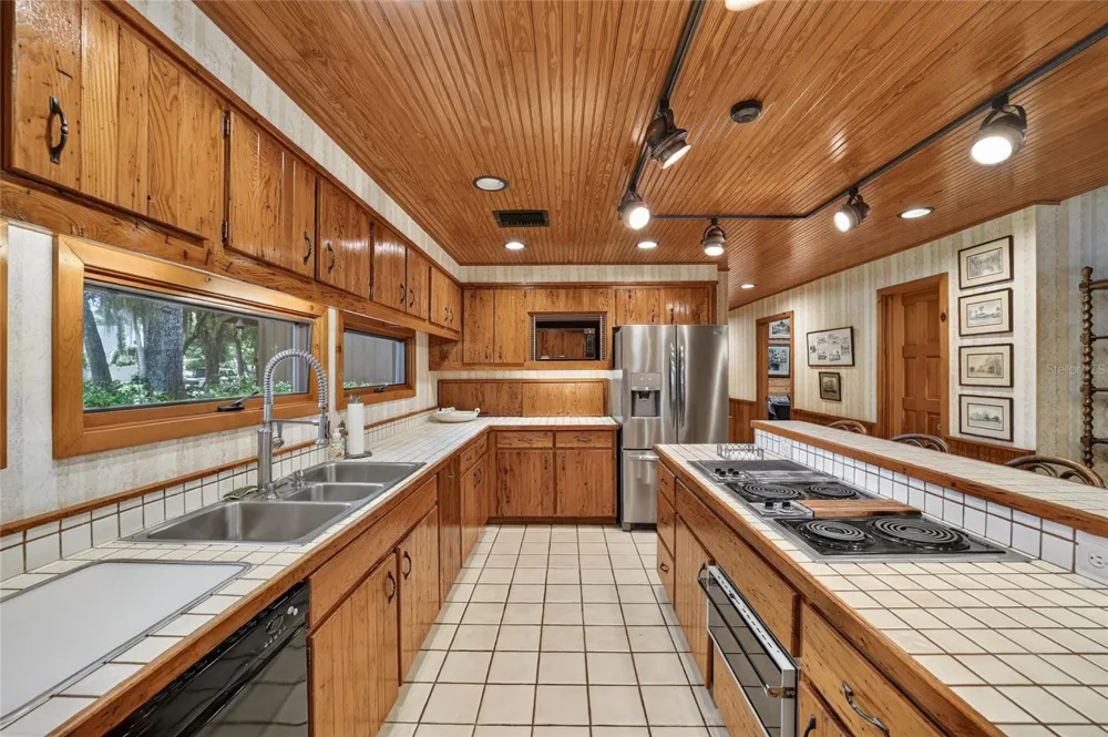 2411 SE 15TH STREET ocala, FL 34471