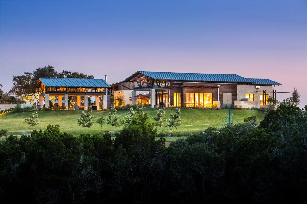 1621 Headwaters Boulevard Dripping Springs, TX 78620