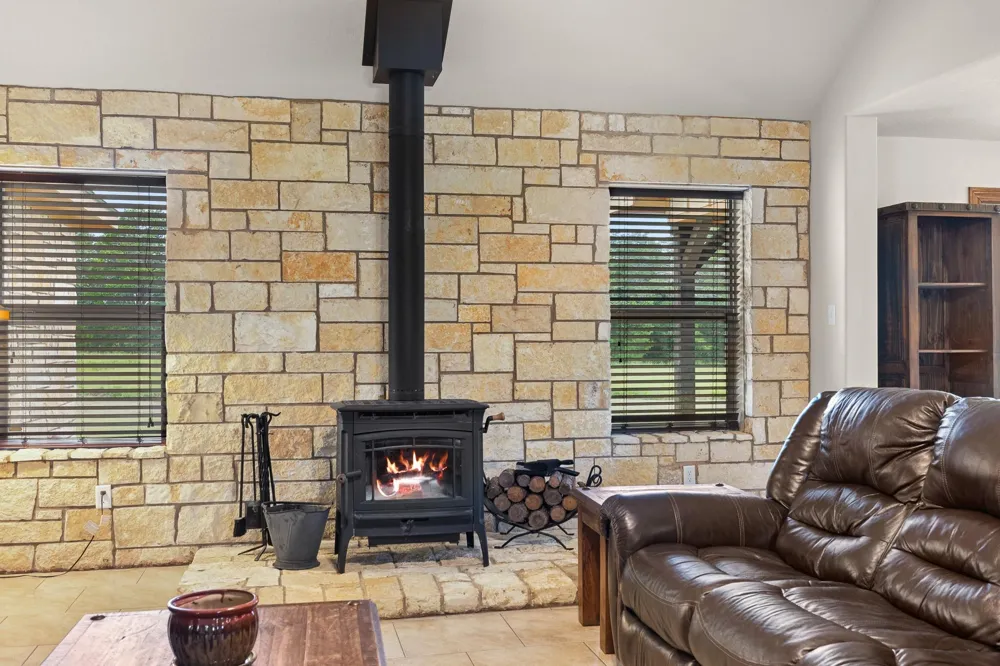 3941 County Road 219 Anderson, TX 77830