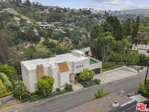 1052 Kenter Avenue