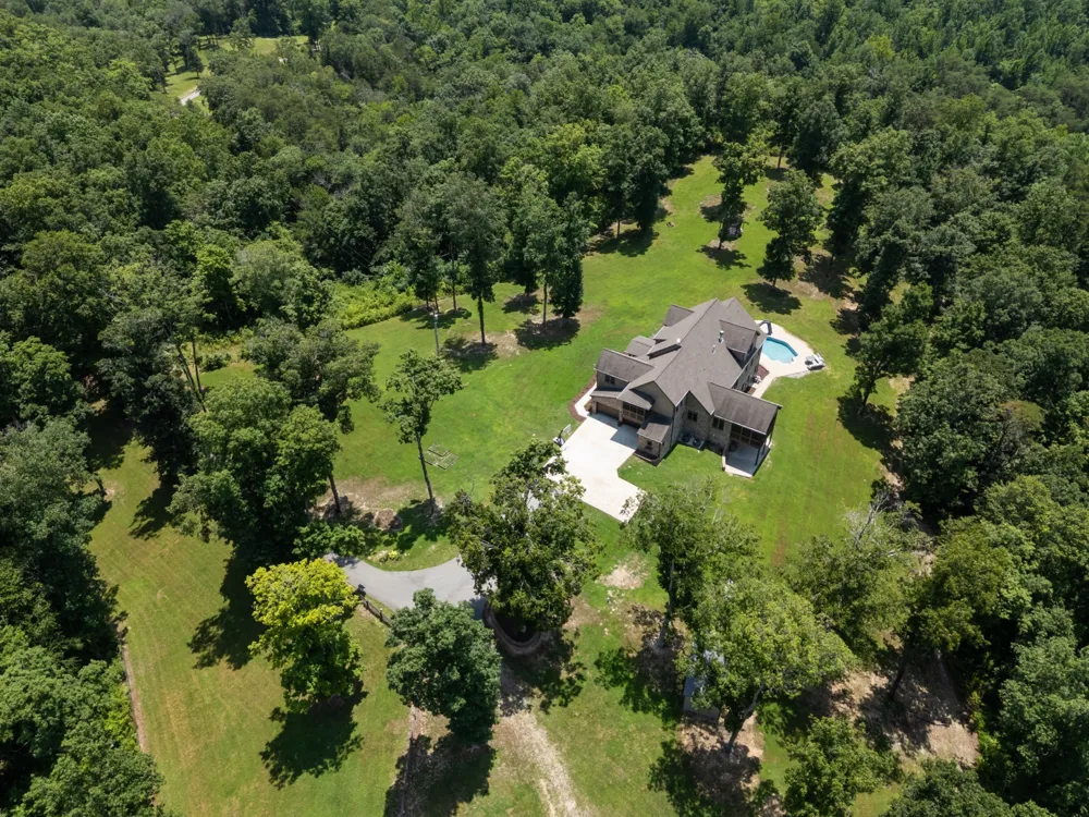 1370 Leatherwood Rd White Bluff, TN 37187
