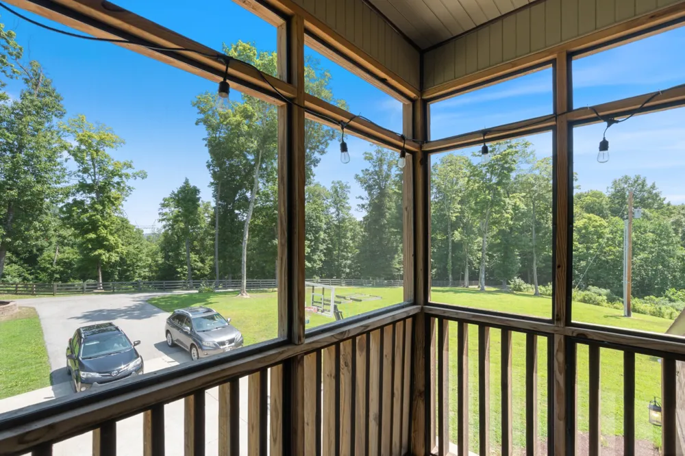 1370 Leatherwood Rd White Bluff, TN 37187