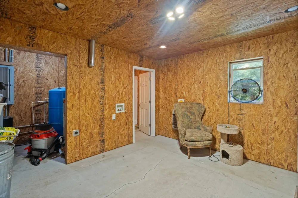 1370 Leatherwood Rd White Bluff, TN 37187