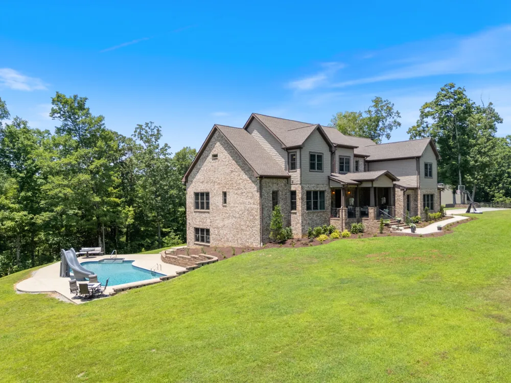 1370 Leatherwood Rd White Bluff, TN 37187
