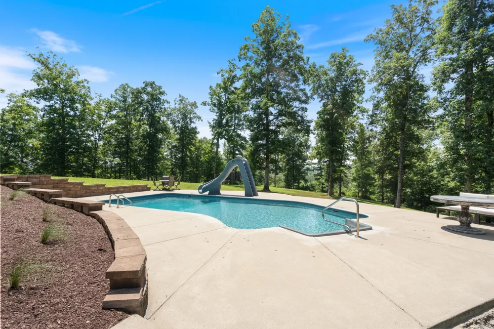 1370 Leatherwood Rd White Bluff, TN 37187