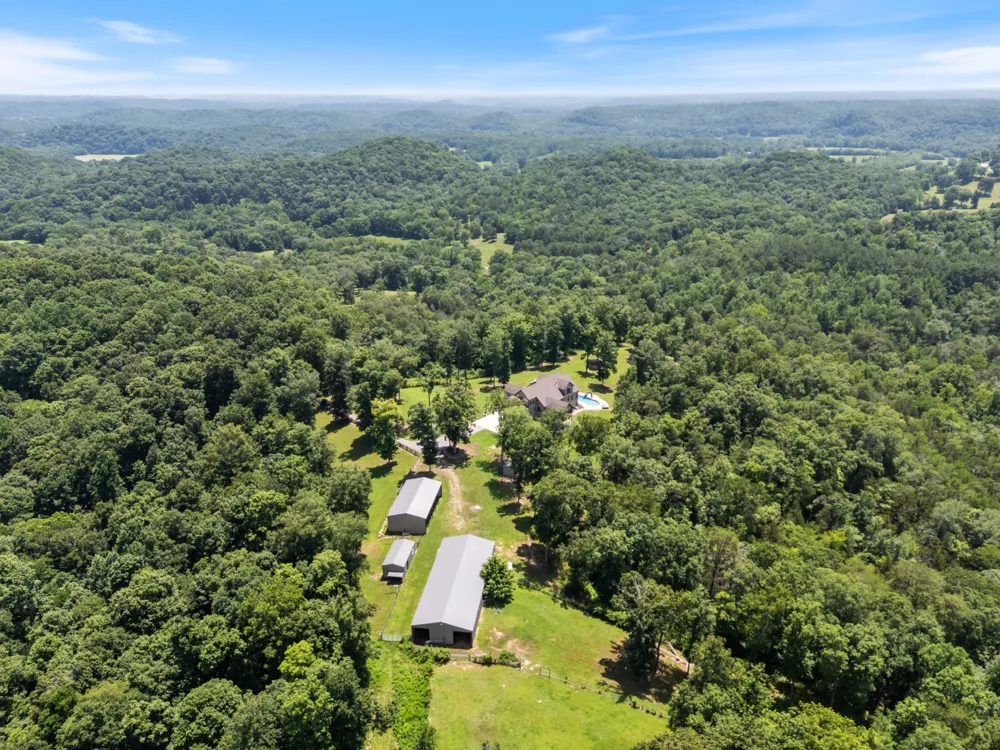 1370 Leatherwood Rd White Bluff, TN 37187