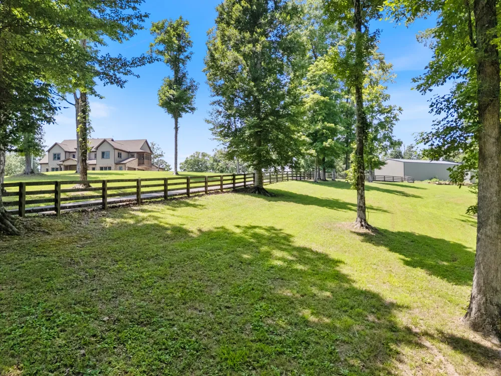 1370 Leatherwood Rd White Bluff, TN 37187