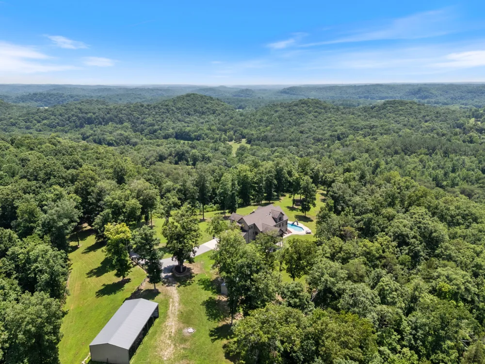 1370 Leatherwood Rd White Bluff, TN 37187