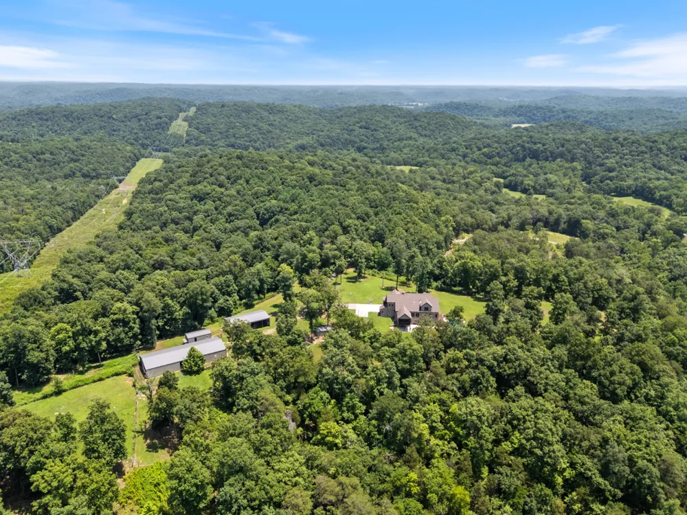 1370 Leatherwood Rd White Bluff, TN 37187