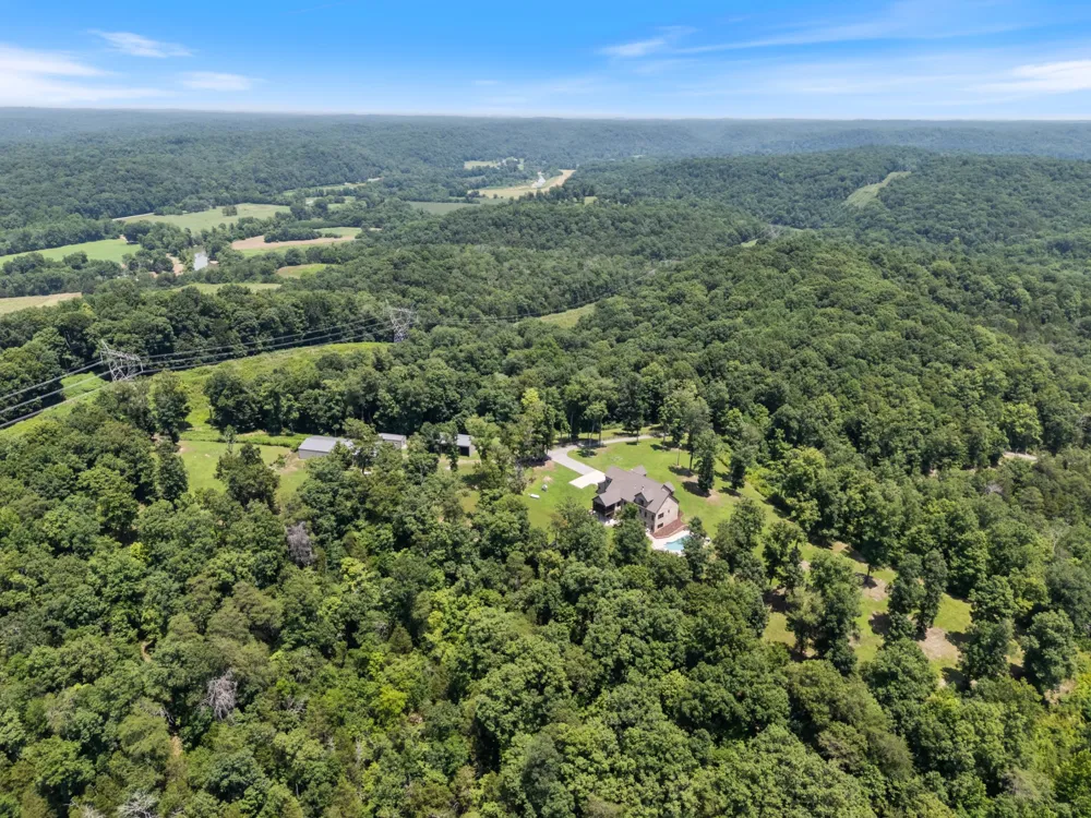 1370 Leatherwood Rd White Bluff, TN 37187