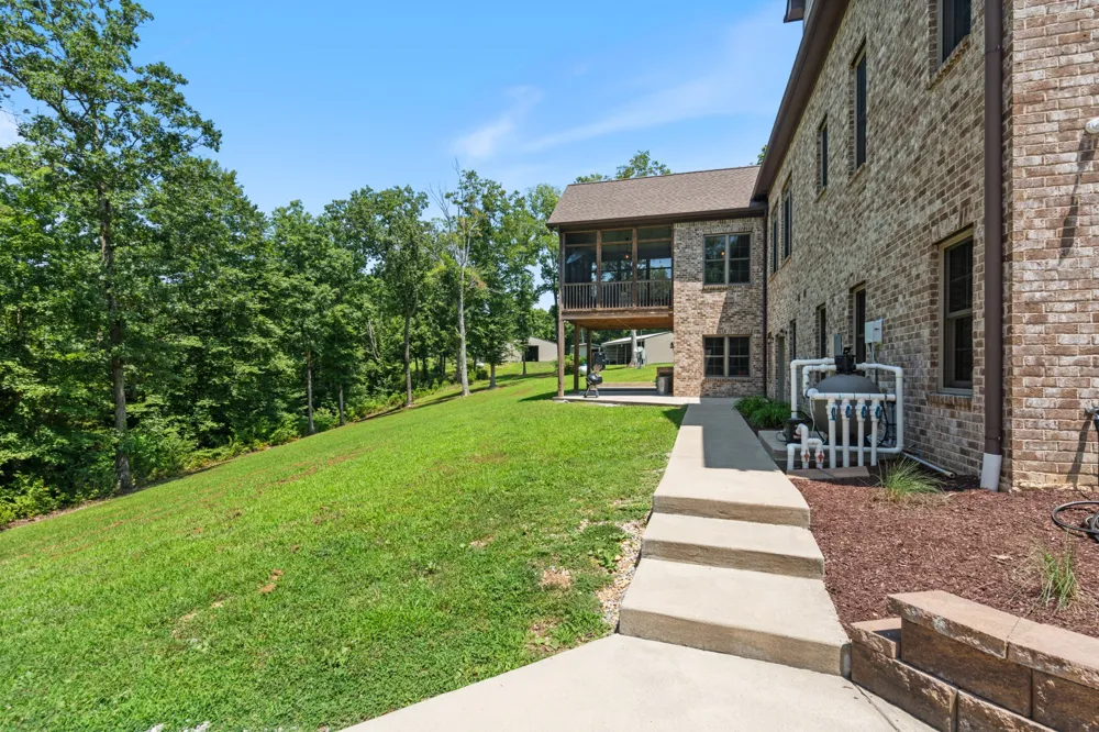 1370 Leatherwood Rd White Bluff, TN 37187