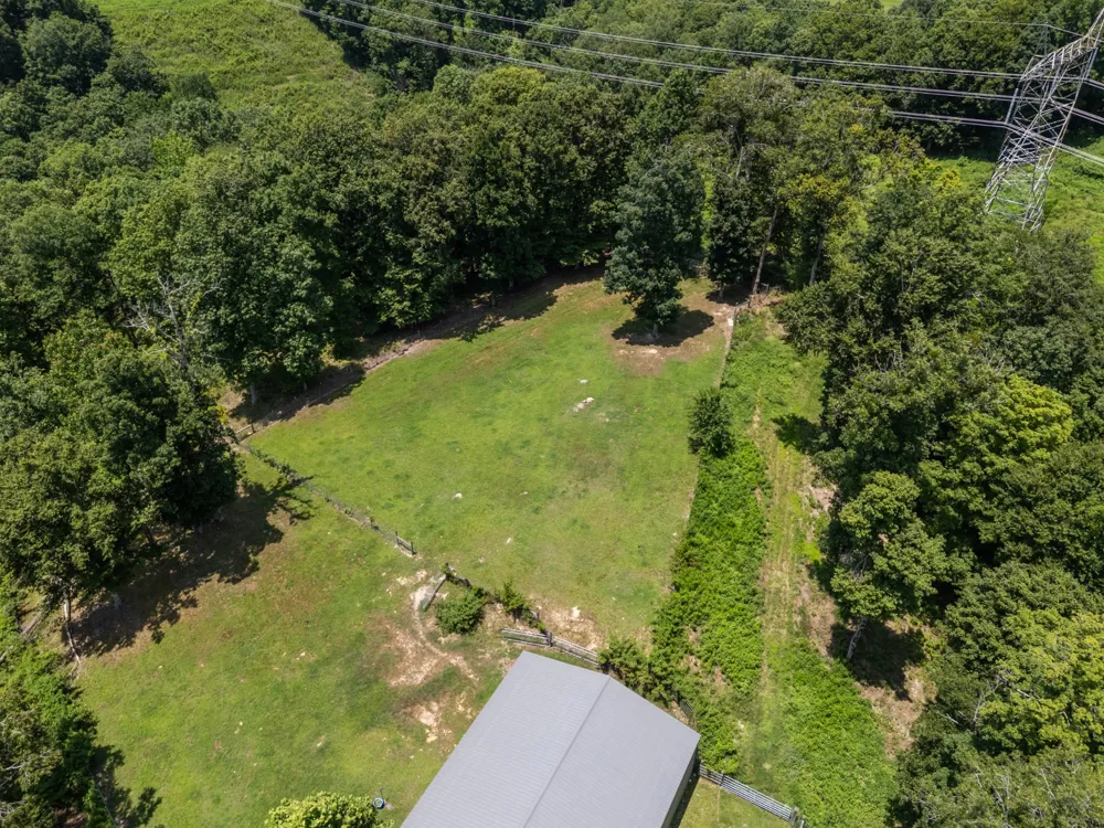1370 Leatherwood Rd White Bluff, TN 37187
