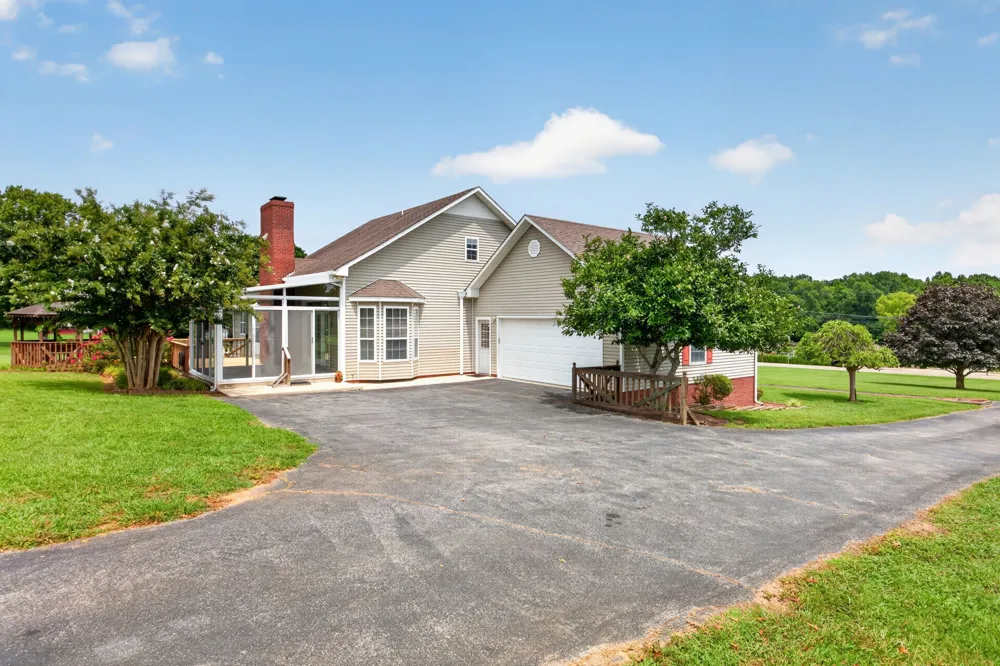 4007 Old Rock Island Rd Rock Island, TN 38581