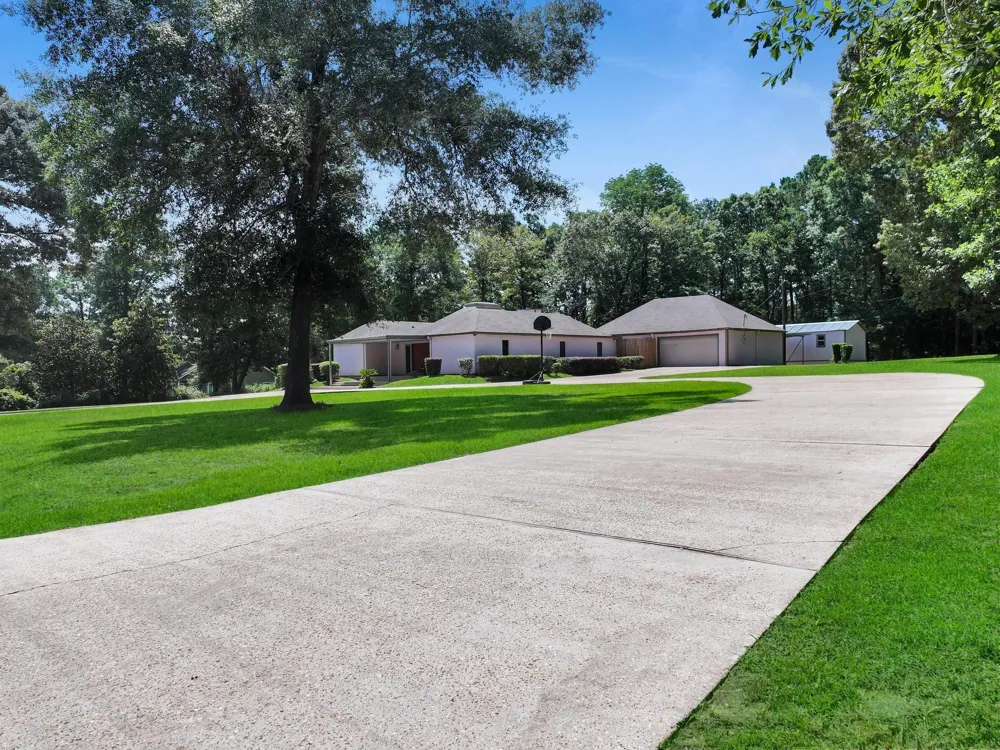 128 County Road 185 Jasper, TX 75951