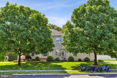 7 LONGFELLOW LANE