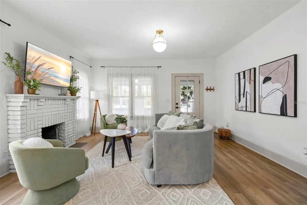 2444 1ST AVENUE S St Petersburg, FL 33712