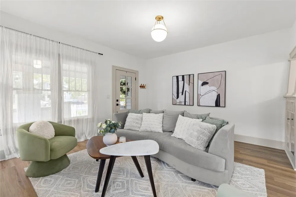 2444 1ST AVENUE S St Petersburg, FL 33712