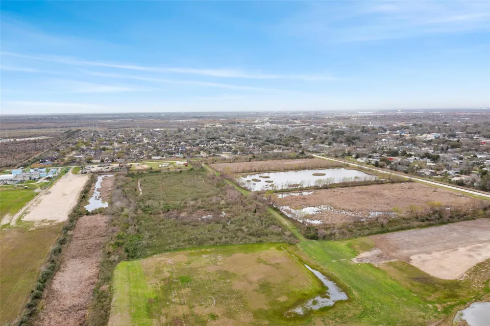 4835 10th Street Bacliff, TX 77518