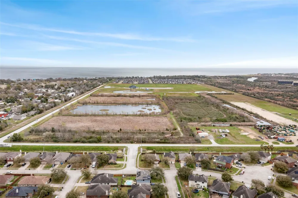 4835 10th Street Bacliff, TX 77518