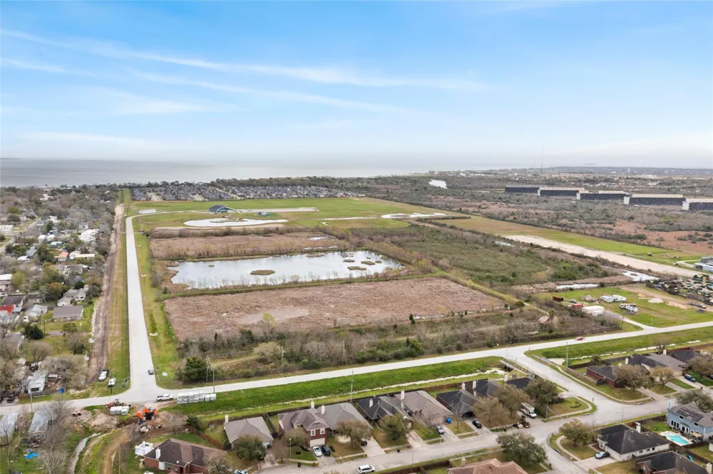 4835 10th Street Bacliff, TX 77518