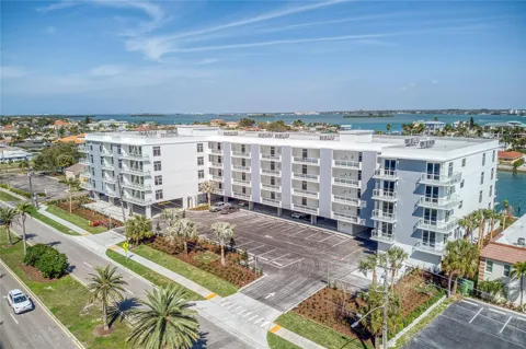 415 ISLAND WAY #206