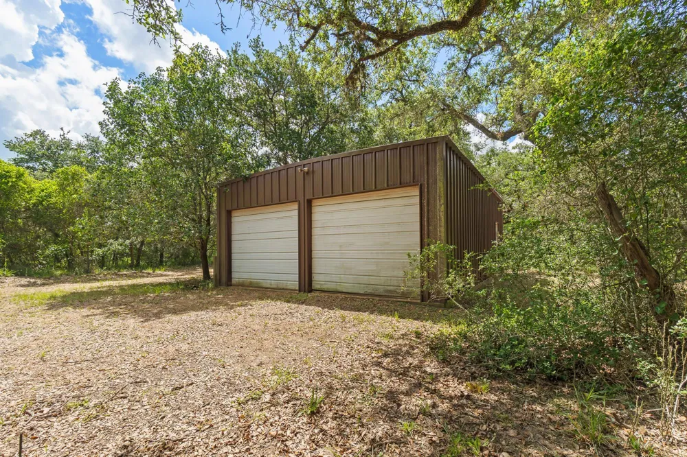 5641 County Road 14 Hallettsville, TX 77964