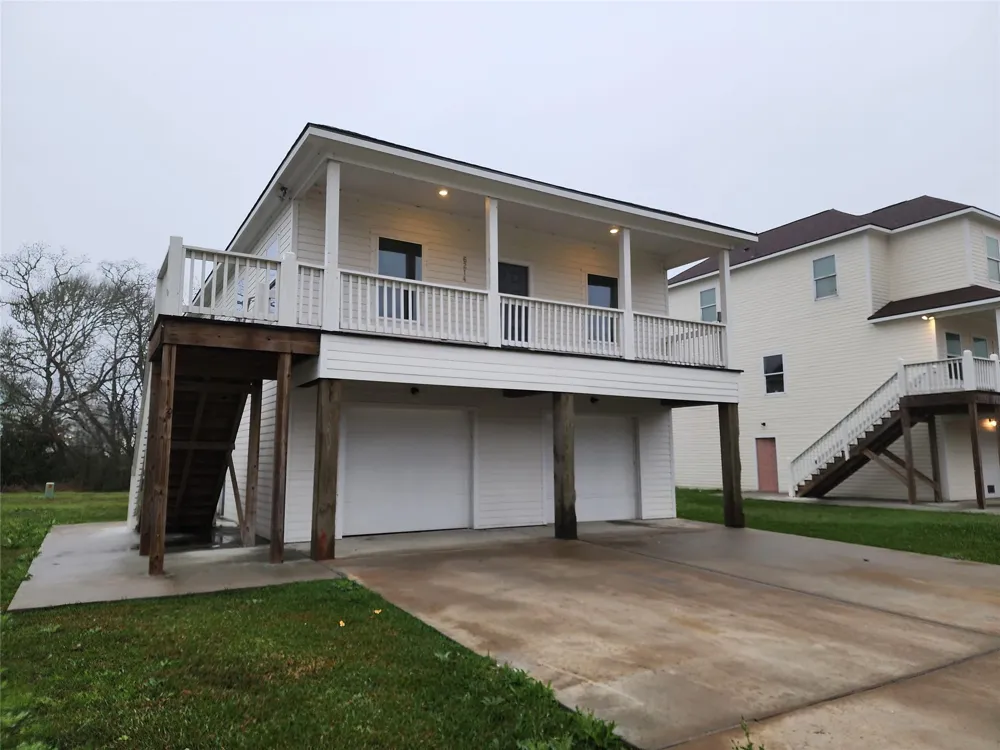 6202 White Oak Drive Hitchcock, TX 77563