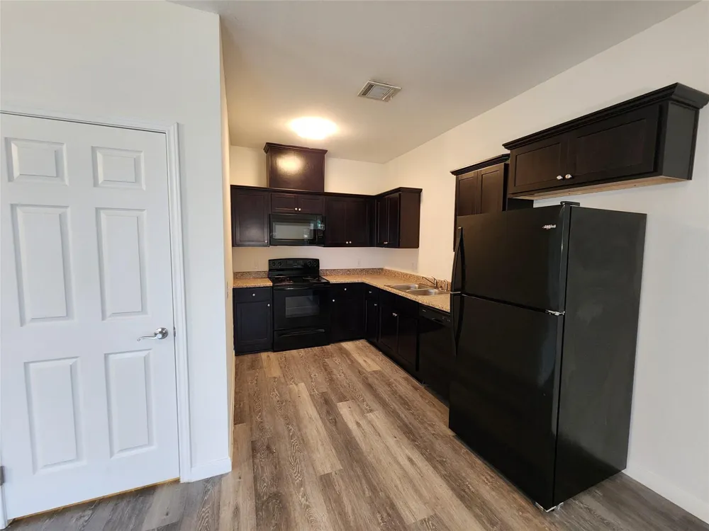 6202 White Oak Drive Hitchcock, TX 77563