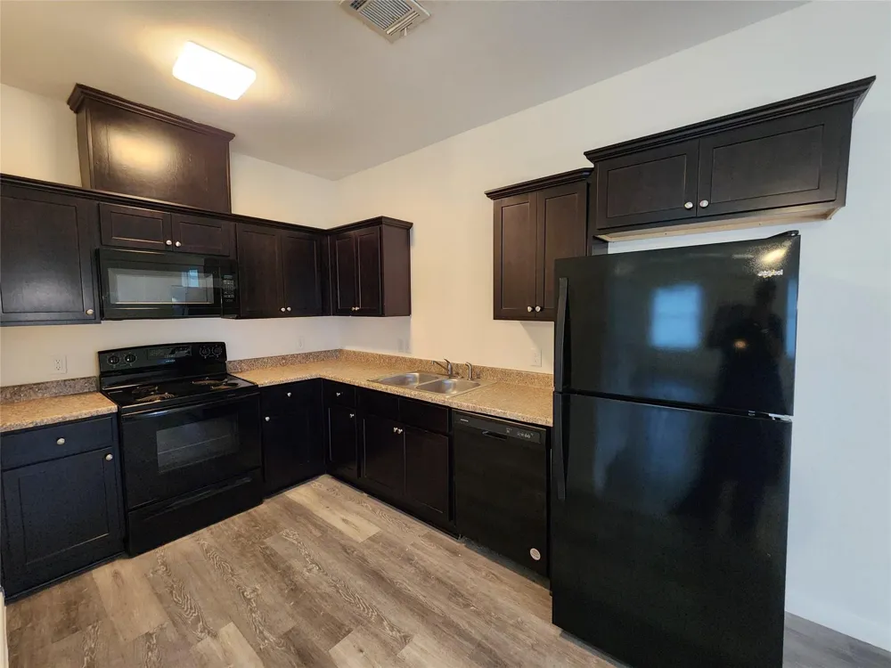 6202 White Oak Drive Hitchcock, TX 77563