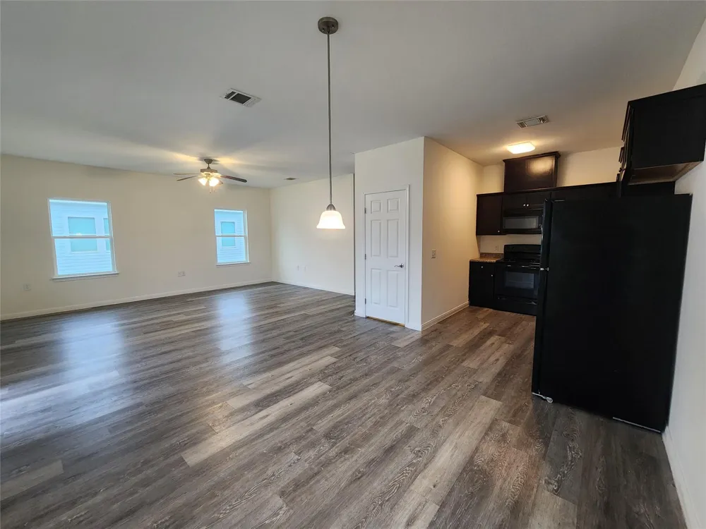 6202 White Oak Drive Hitchcock, TX 77563