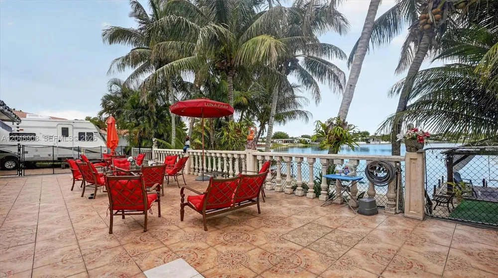 15022 SW 67th Ln Miami, FL 33193