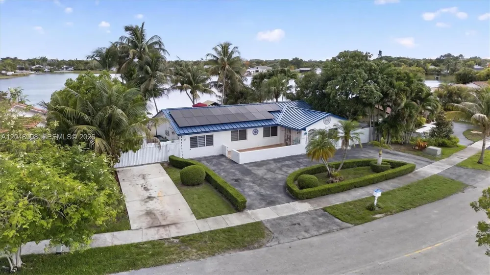 15022 SW 67th Ln Miami, FL 33193