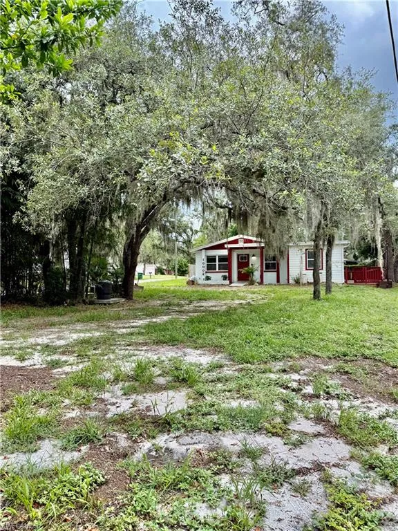 10002 Takomah Trail Tampa, FL 33617