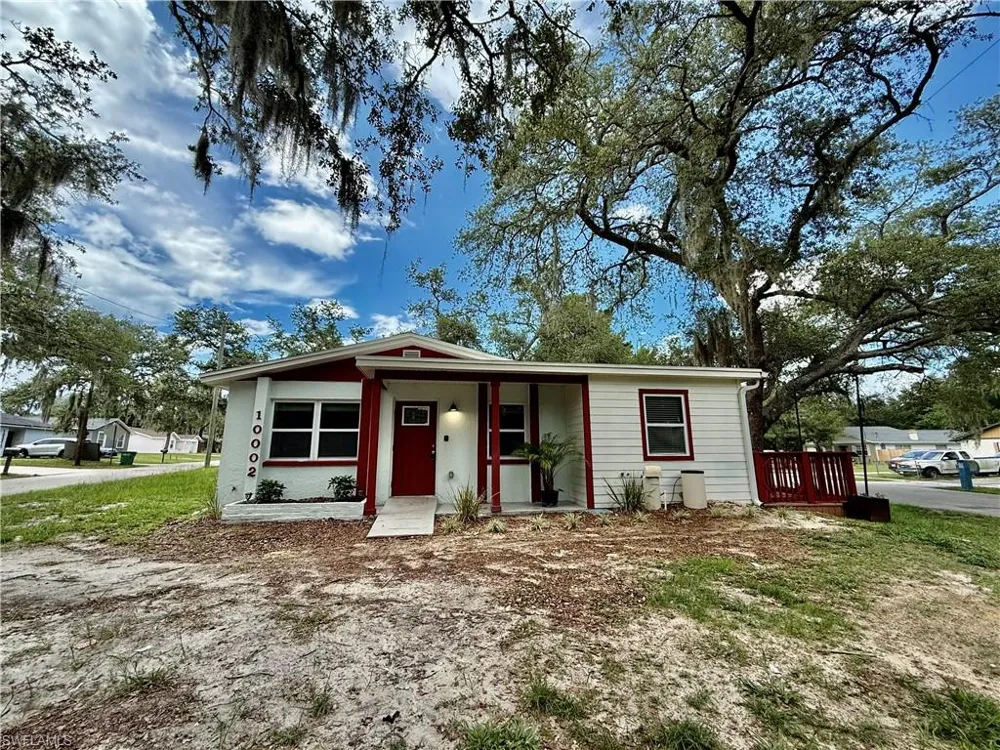 10002 Takomah Trail Tampa, FL 33617