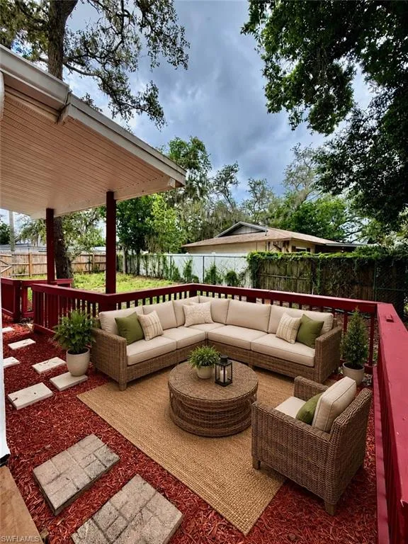 10002 Takomah Trail Tampa, FL 33617