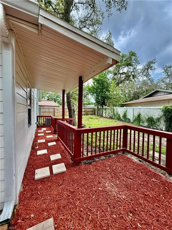 10002 Takomah Trail Tampa, FL 33617