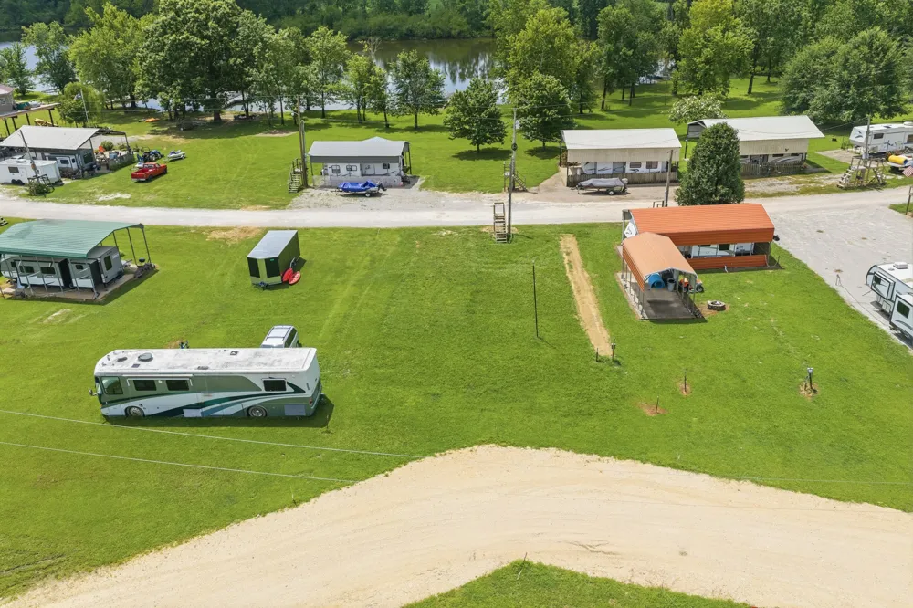860 Willow Oaks Dr Decaturville, TN 38329