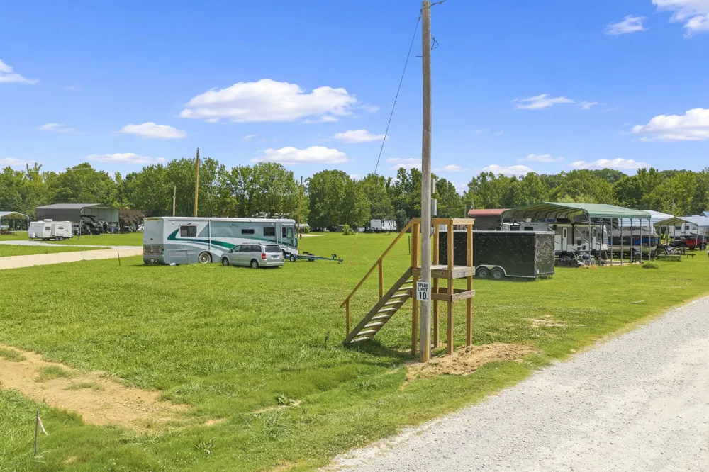 860 Willow Oaks Dr Decaturville, TN 38329