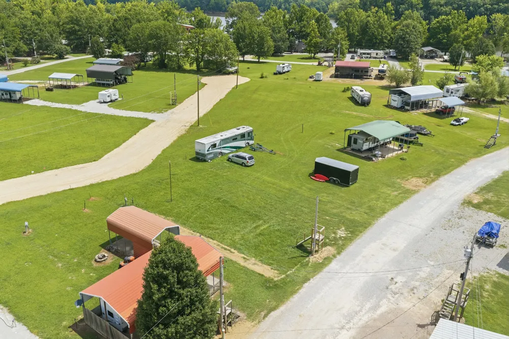 860 Willow Oaks Dr Decaturville, TN 38329